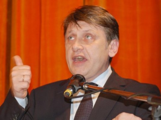 Antonescu: Rezoluţiile adoptate de PNL fac dovada implicării maxime în guvernare şi a solidarităţii